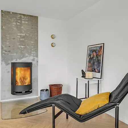 Сasa de vacaciones With A Fireplace 267